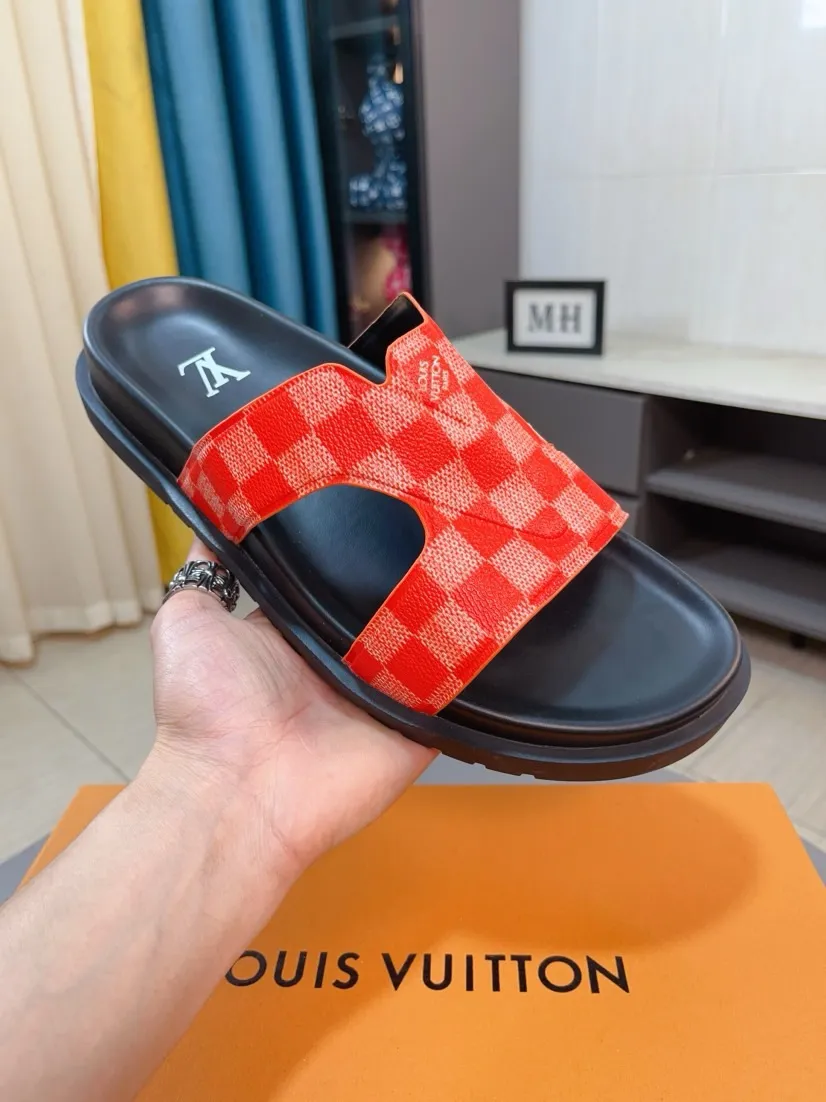 Men's shoes💰300🌹🌹【LV】Multi-color new men's slippers, original top-quality version, original special cowhide with pebbled embossing➕sheepskin on the inner and side, non-slip combination sole, more stable walking, more comfortable and lightweight, high-end and generous, size: 38~44